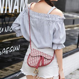 Túi đeo chéo kiểu dáng độc đáo