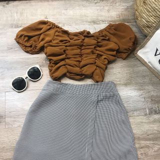Set váy quần vạt chéo caro Crop nâu nhún bẹt vai