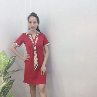 Đầm thun đỏ cổ sơ mi viền tay kèm khăn sành điệu - TP1686B