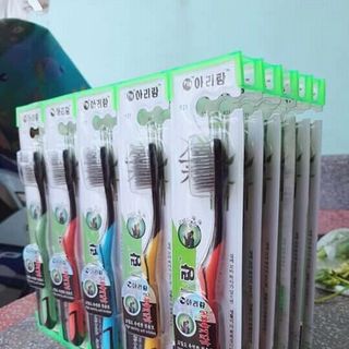 ban chai đánh răng than hoạt tính Hàn Quốc