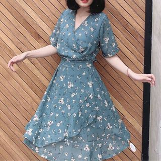 Đầm xanh đắp chéo tà