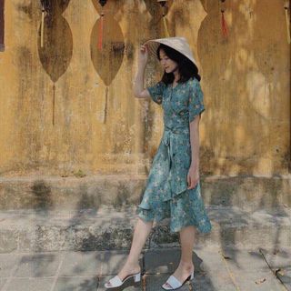 Đầm xanh đắp chéo tà