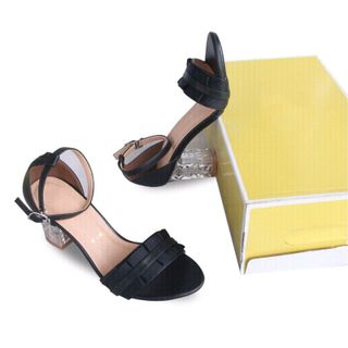 Giày sandal gót mica trong
