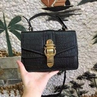 Túi xách nữa giá xỉ dưới 100k