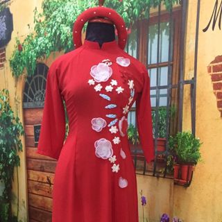 Áo dài đỏ thêu ruyban hoa lá