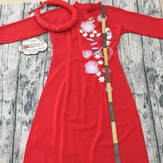 Áo dài đỏ thêu ruyban hoa lá