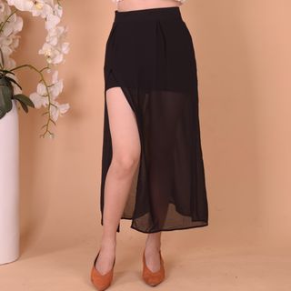 Chân váy xẻ tà đùi