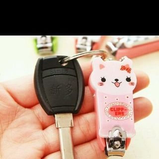 bấm móng tay hoạt hình