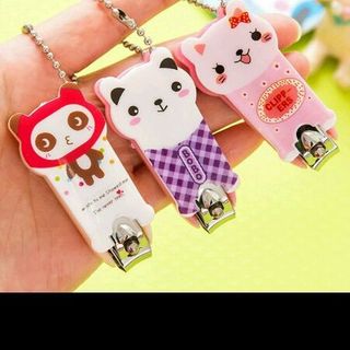 bấm móng tay hoạt hình