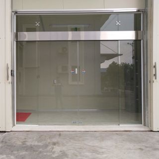 vách kính cường lực -cửa tự động