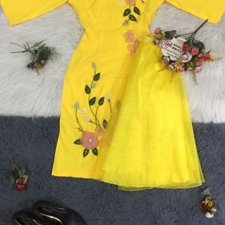 áo dài lụa Nhật vàng đính hoa nổi