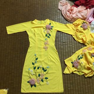 áo dài lụa Nhật vàng đính hoa nổi