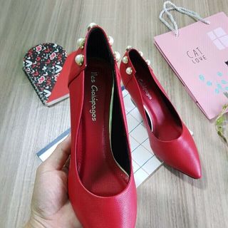 Giày cao gót hợp thời trang