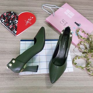 Giày cao gót hợp thời trang