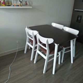 Bộ bàn ăn Manngo 4 ghế