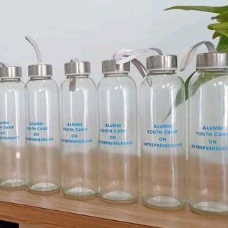BÌNH NƯỚC THỦY TINH CÓ DÂY TREO