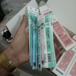 1 hộp 20 ngòi bút xoá được