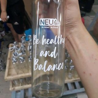 chai nước thủy tinh in logo theo yêu cầu