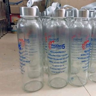 chai nước thủy tinh có dây