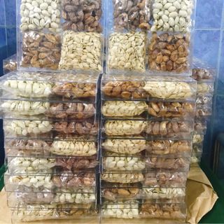 Hộp quà tặng 4 loại hạt hạt bí hạt điều hạt dẻ hạnh nhân socola