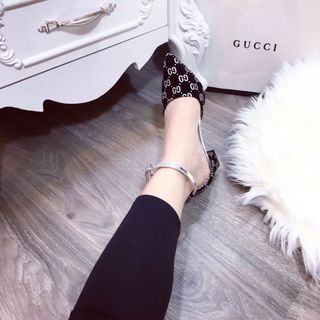 Giày sandal hai mau