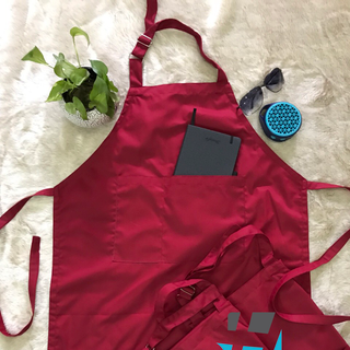 Tạp dề yếm màu đỏ đô