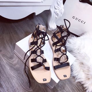 Giày sandal cột dây