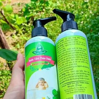 nước tắm thảo dược cho bé