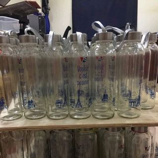 xưởng in logo lên bình thủy tinh có dây