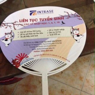 quạt nhựa quảng cáo có nan dán logo