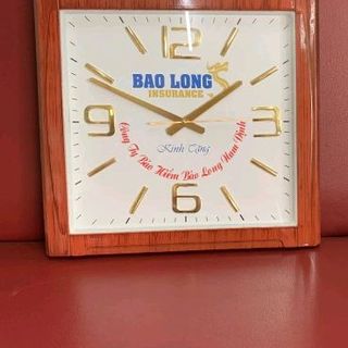 đồng hồ treo tường hình vuông