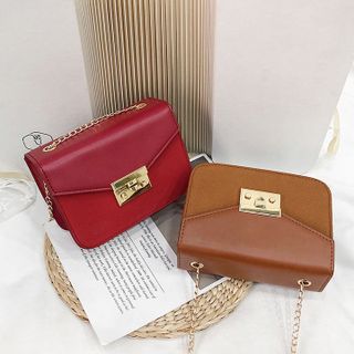 NEW  Túi Nữ Vuông Phối Dây Xích Giá Tốt D145