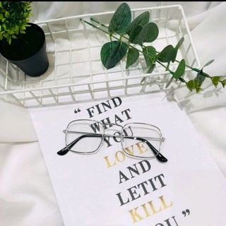 Mắt kính giả cận gọng vuông