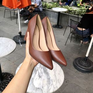 Giày bít cao gót mũi nhọn