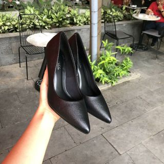 Giày bít cao gót mũi nhọn