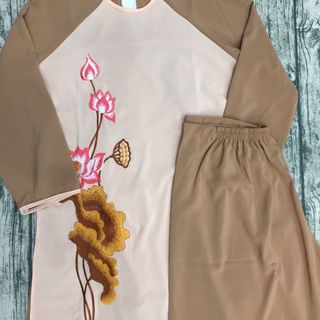 Set áo dài nâu hai tầng thêu hoa sen