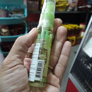 • Nước hoa Toàn Thân Bhaesaj Thái Lan với mùi hương ngọt ngào đáng yêu giúp bạn khử mùi và lưu hương 29k/ chai sl fix Bhaesaj - Xuất xứ Thái Lan - Trọng lượng 20ml • Mùi hương và thiết kế nhỏ gọn phù hợp các bạn trẻ tự tin năng động - Tím quyến rũ - hương hoa diên vĩ Iris Purple - Xanh lá tươi mát Freshy green