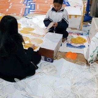 quạt nhựa dán đề can