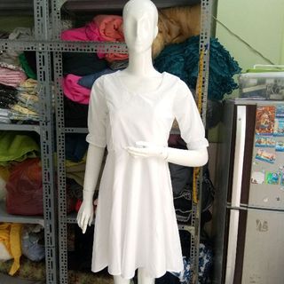 Đầm tiểu thư trắng