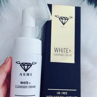 sữa rửa mặt có đầu cọ tặng tắm trắng bơ