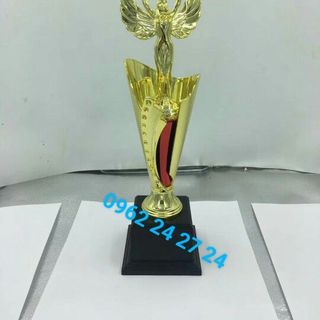 cúp chuyên ngành nail làm biểu tượng tặng nhân viên bằng đồng cúp vàng bạc đồng