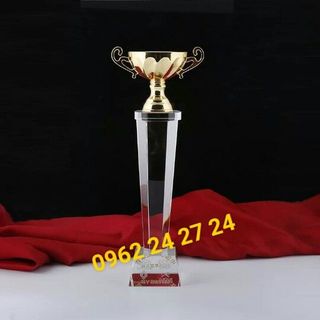 cúp pha lê tặng học viên kỷ niệm chương pha lê trao tặng hội nghị trao tặng sự kiện cúp golf pha lê