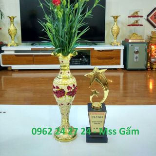 cúp chuyên ngành nail làm biểu tượng tặng nhân viên bằng đồng cúp vàng bạc đồng