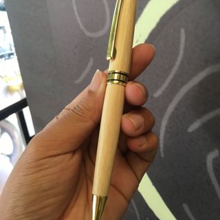 BÚT HỘP BÚT TỪ TRE