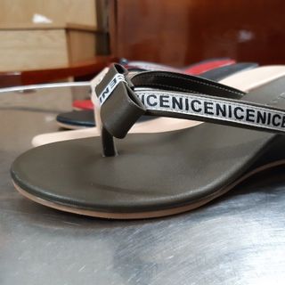 Dép nơ viền chữ