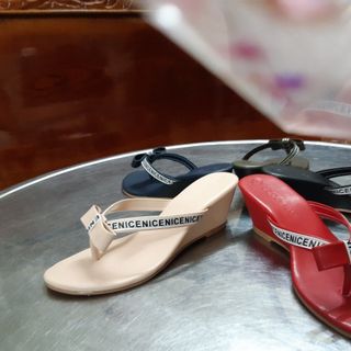 Dép nơ viền chữ