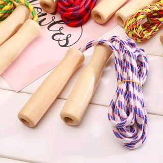 đồ chơi nhảy dây cán gỗ mẫu y hình