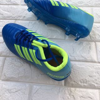 giày đá bóng sân lớn