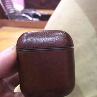 Bao da airpods da thật kèm móc đeo kim loại
