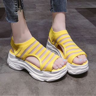Giày sandal đế cao